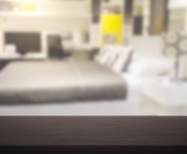 Masa üstü ve bulanıklık arka planda yatak odası