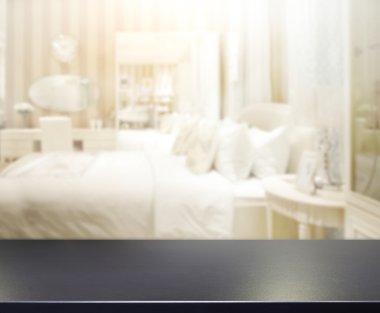 Masa üstü ve bulanıklık arka planda yatak odası