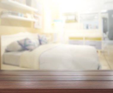 Masa üstü ve bulanıklık arka planda yatak odası