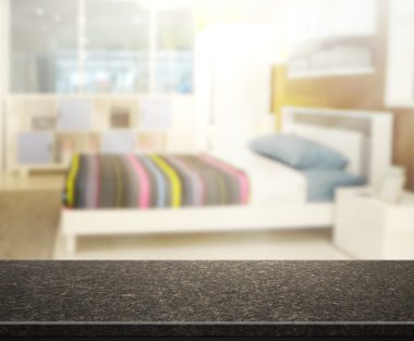 Masa üstü ve bulanıklık arka planda yatak odası