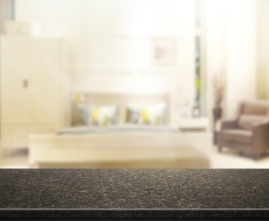 Masa üstü ve bulanıklık arka planda yatak odası