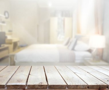 Masa üstü ve bulanıklık arka planda yatak odası