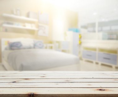 Masa üstü ve bulanıklık arka planda yatak odası