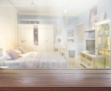 Masa üstü ve bulanıklık arka planda yatak odası