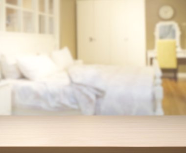 Masa üstü ve bulanıklık arka planda yatak odası
