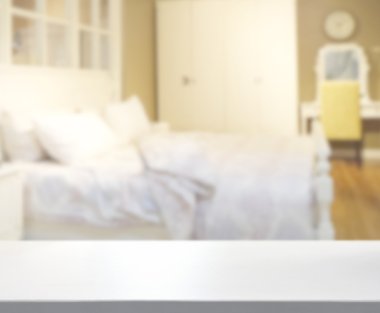 Masa üstü ve bulanıklık arka planda yatak odası