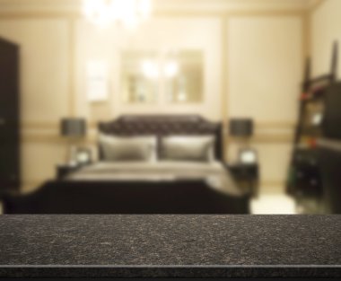 Masa üstü ve bulanıklık arka planda yatak odası