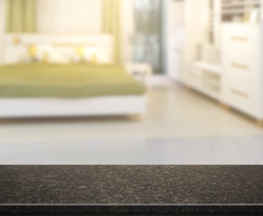 Masa üstü ve bulanıklık arka planda yatak odası