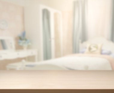 Masa üstü ve bulanıklık arka planda yatak odası