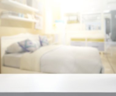 Masa üstü ve bulanıklık arka planda yatak odası