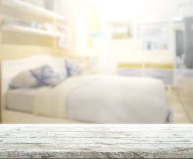 Masa üstü ve bulanıklık arka planda yatak odası