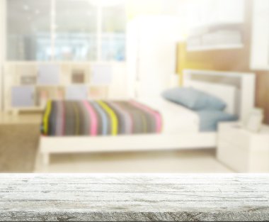 Masa üstü ve bulanıklık arka planda yatak odası