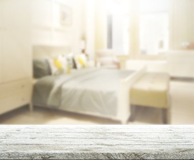 Masa üstü ve bulanıklık arka planda yatak odası