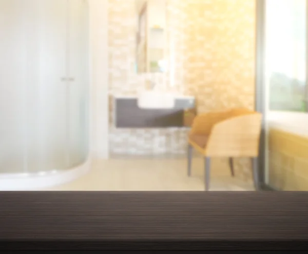 테이블 위쪽 및 배경 흐림 욕실 — 스톡 사진