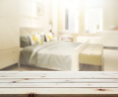 Masa üstü ve bulanıklık arka planda yatak odası