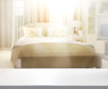 Masa üstü ve bulanıklık arka planda yatak odası