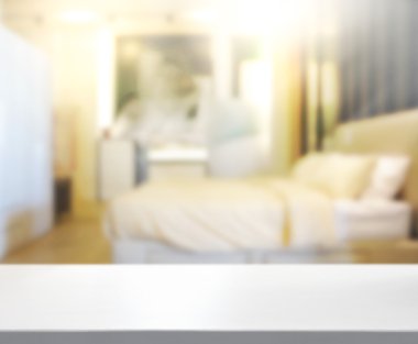 Masa üstü ve bulanıklık arka planda yatak odası