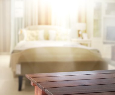 Masa üstü ve bulanıklık arka planda yatak odası