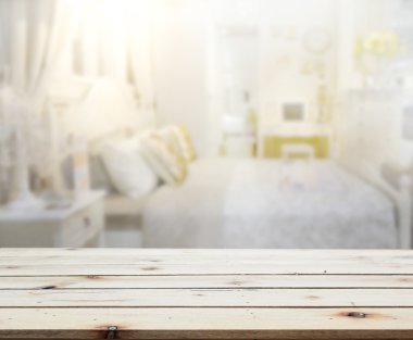 Masa üstü ve bulanıklık arka planda yatak odası