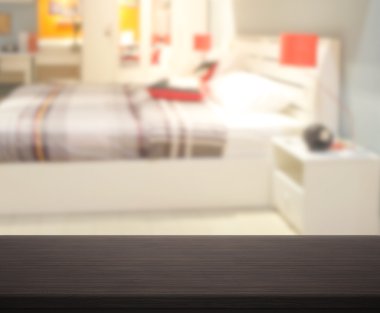 Masa üstü ve bulanıklık arka planda yatak odası