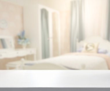 Masa üstü ve bulanıklık arka planda yatak odası