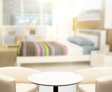 Masa üstü ve bulanıklık arka planda yatak odası