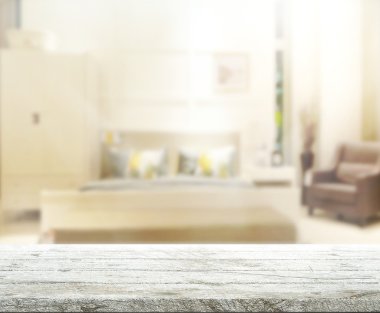 Masa üstü ve bulanıklık arka planda yatak odası