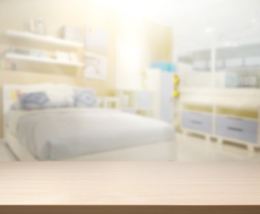 Masa üstü ve bulanıklık arka planda yatak odası