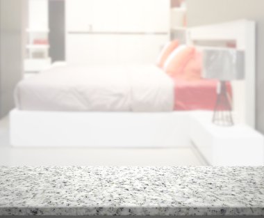 Masa üstü ve bulanıklık arka planda yatak odası