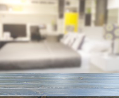 Masa üstü ve bulanıklık arka planda yatak odası