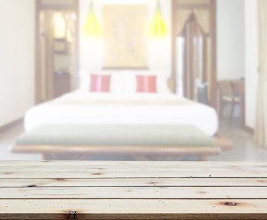 Masa üstü ve bulanıklık arka planda yatak odası