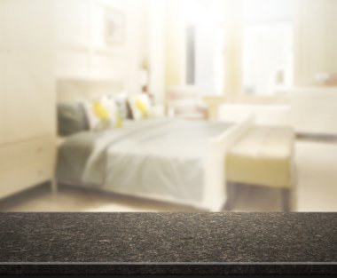 Masa üstü ve bulanıklık arka planda yatak odası