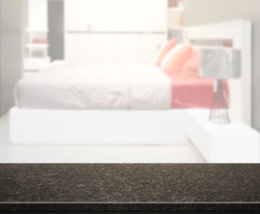 Masa üstü ve bulanıklık arka planda yatak odası