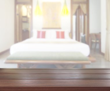 Masa üstü ve bulanıklık arka planda yatak odası