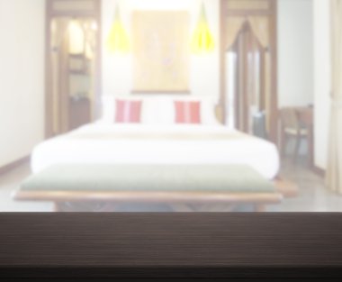 Masa üstü ve bulanıklık arka planda yatak odası