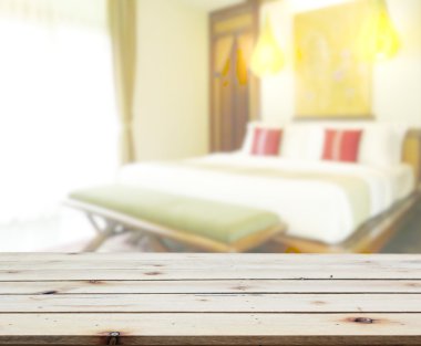 Masa üstü ve bulanıklık arka planda yatak odası