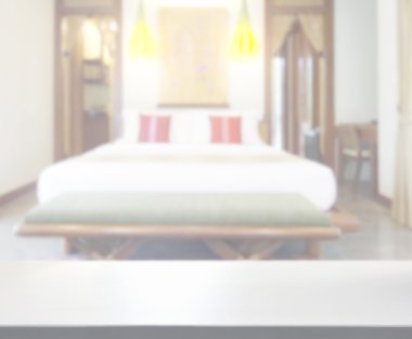 Masa üstü ve bulanıklık arka planda yatak odası