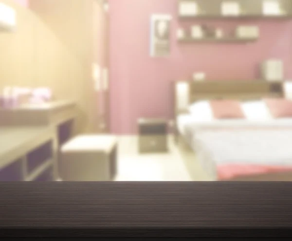 Bordsskivan och oskärpa bakgrund i sovrum — Stockfoto