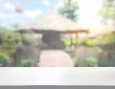 Top masa ve bina, arka plan bulanıklık