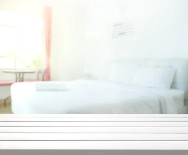 Tabel Atas Dan Blur Latar Belakang Di Kamar Tidur — Stok Foto