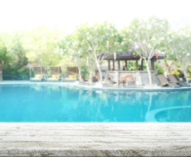 ahşap masa artalanını üst ve Havuzu