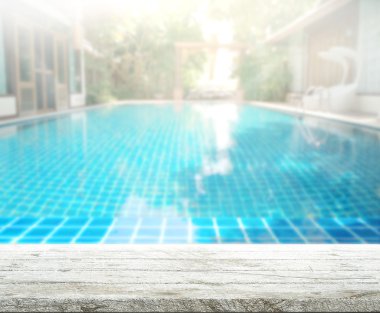 ahşap masa artalanını üst ve Havuzu