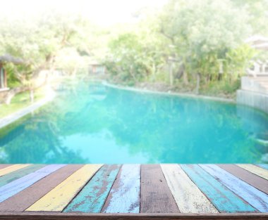 ahşap masa artalanını üst ve Havuzu