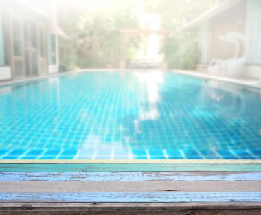 ahşap masa artalanını üst ve Havuzu