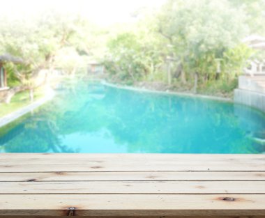 ahşap masa artalanını üst ve Havuzu