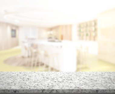 Arka plandaki Masa Üstü ve Bulanık Yemek Odası