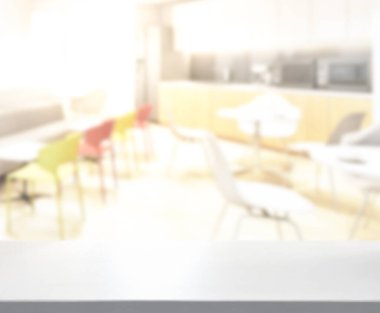 Arka plandaki Masa Üstü ve Bulanık Yemek Odası