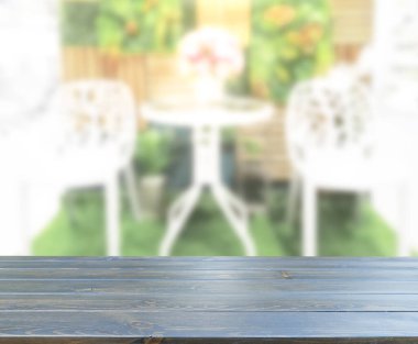 Arka planın Masa Üstü ve Bulanık Oturma Odası