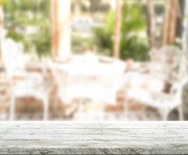 Arka planın Masa Üstü ve Bulanık Oturma Odası