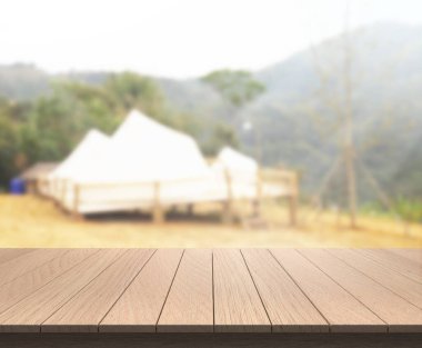 Top masa ve bina, arka plan bulanıklık